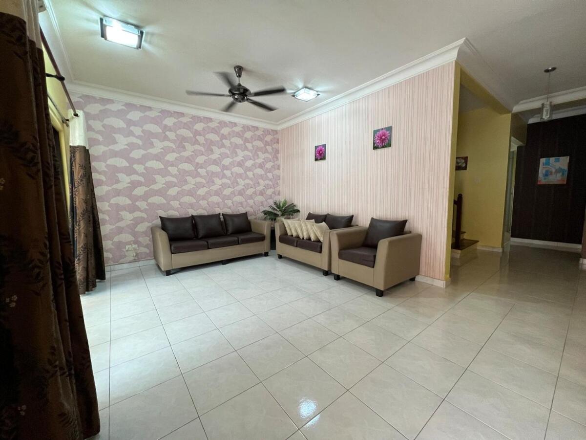 Rini Utama Homestay Skudai Bagian luar foto
