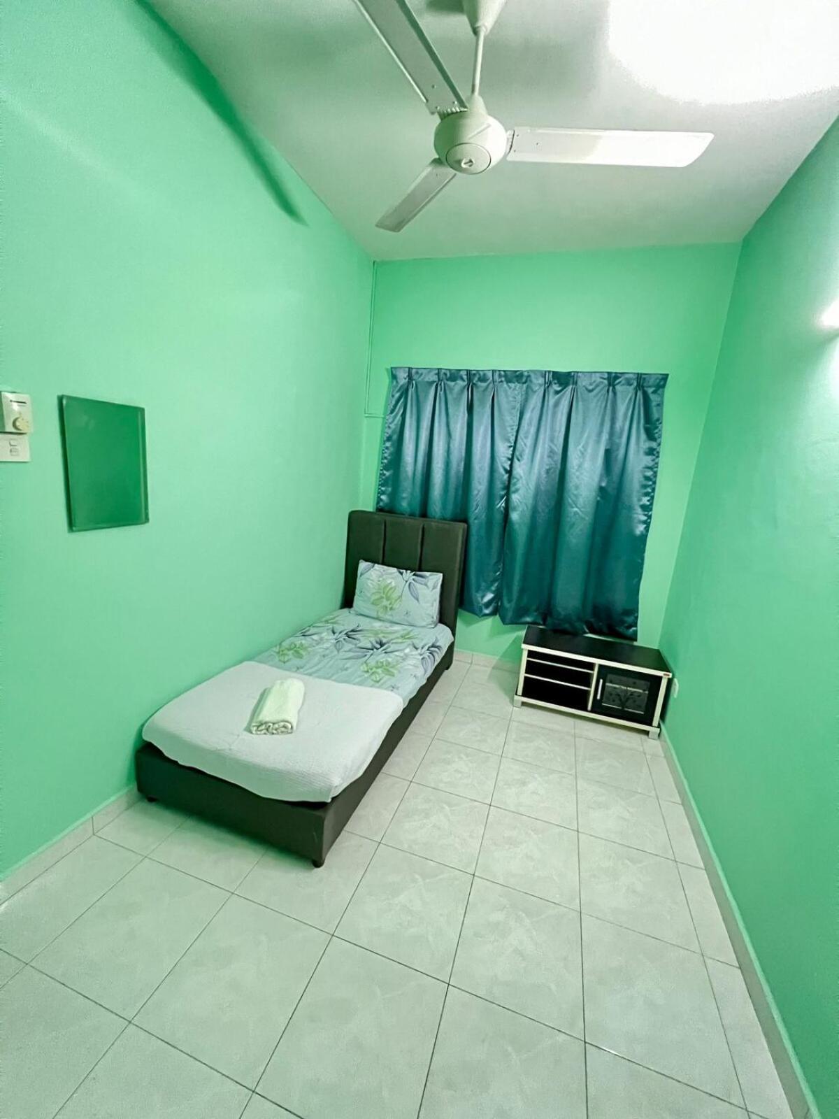 Rini Utama Homestay Skudai Bagian luar foto