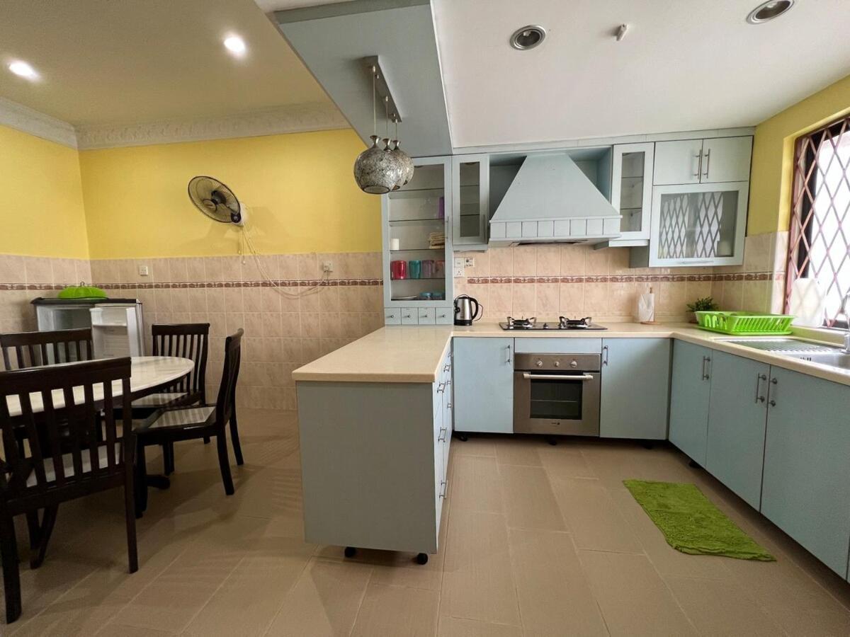 Rini Utama Homestay Skudai Bagian luar foto