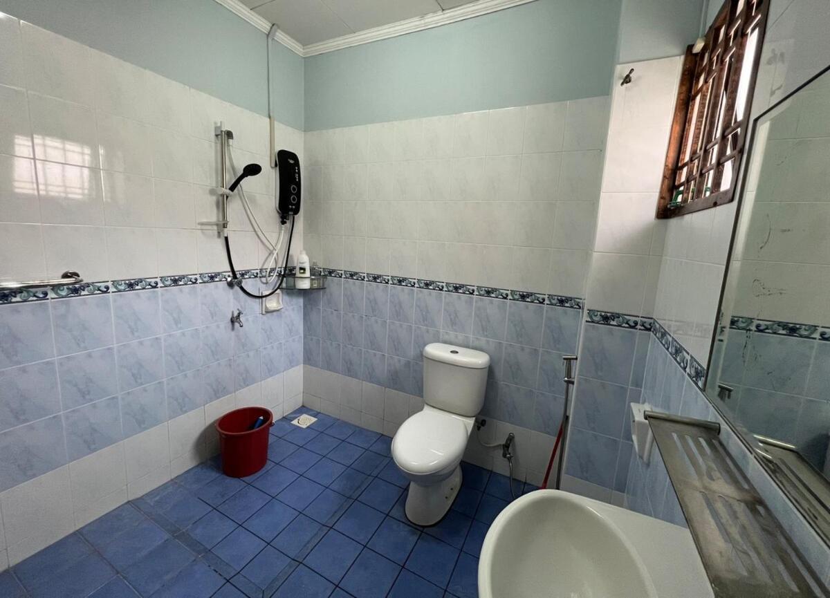Rini Utama Homestay Skudai Bagian luar foto