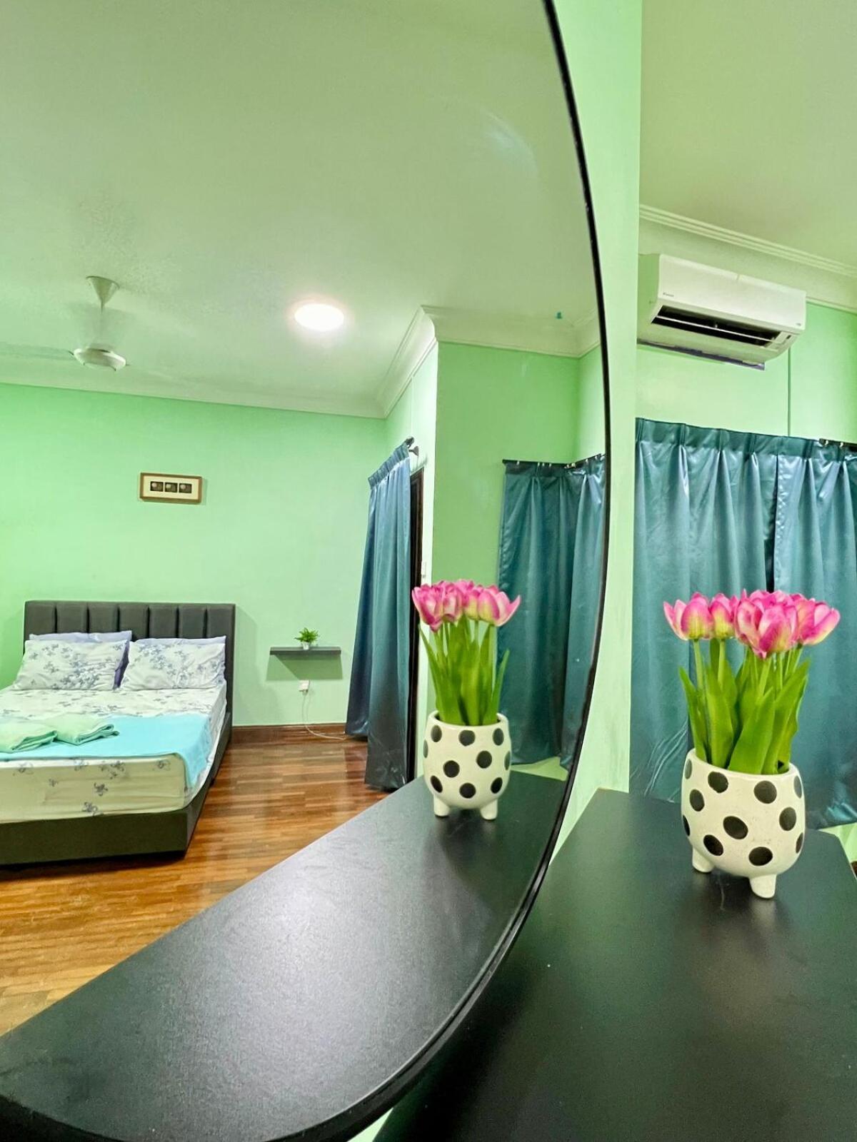 Rini Utama Homestay Skudai Bagian luar foto