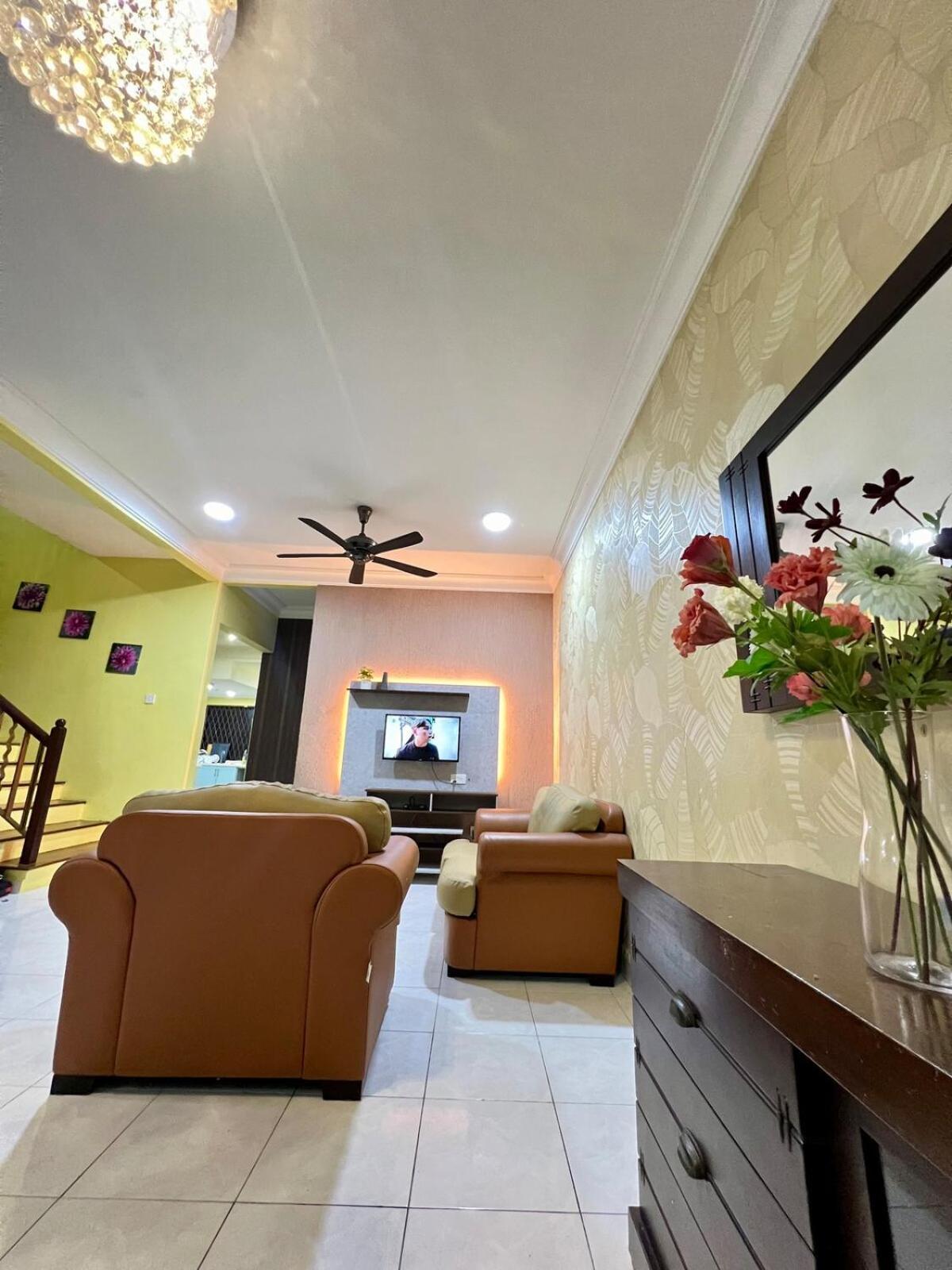 Rini Utama Homestay Skudai Bagian luar foto