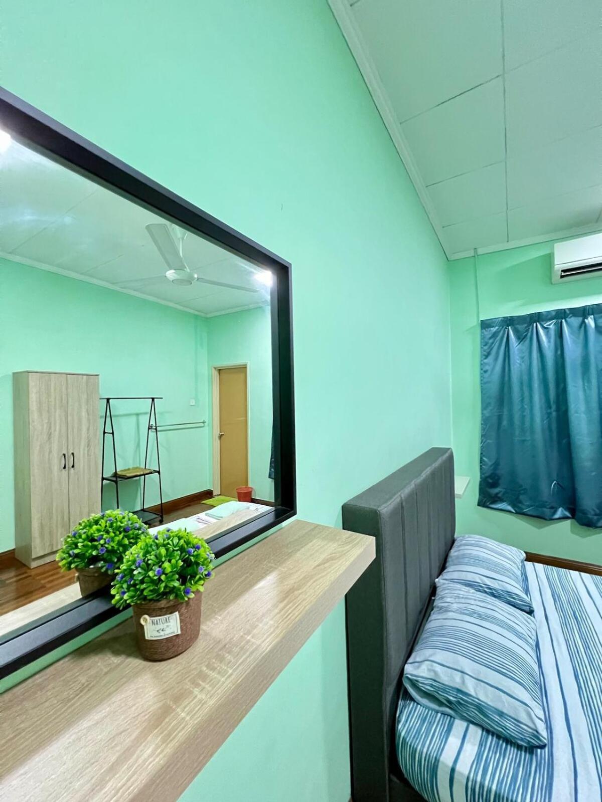 Rini Utama Homestay Skudai Bagian luar foto