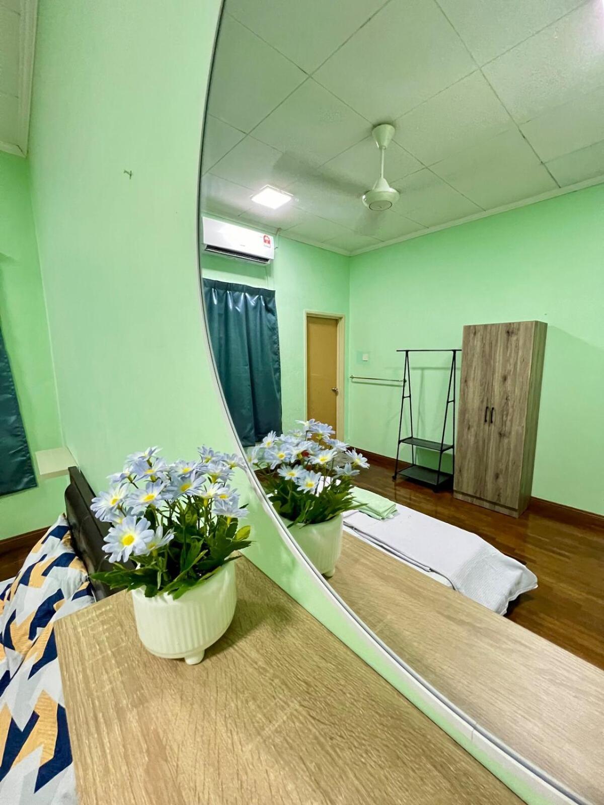 Rini Utama Homestay Skudai Bagian luar foto