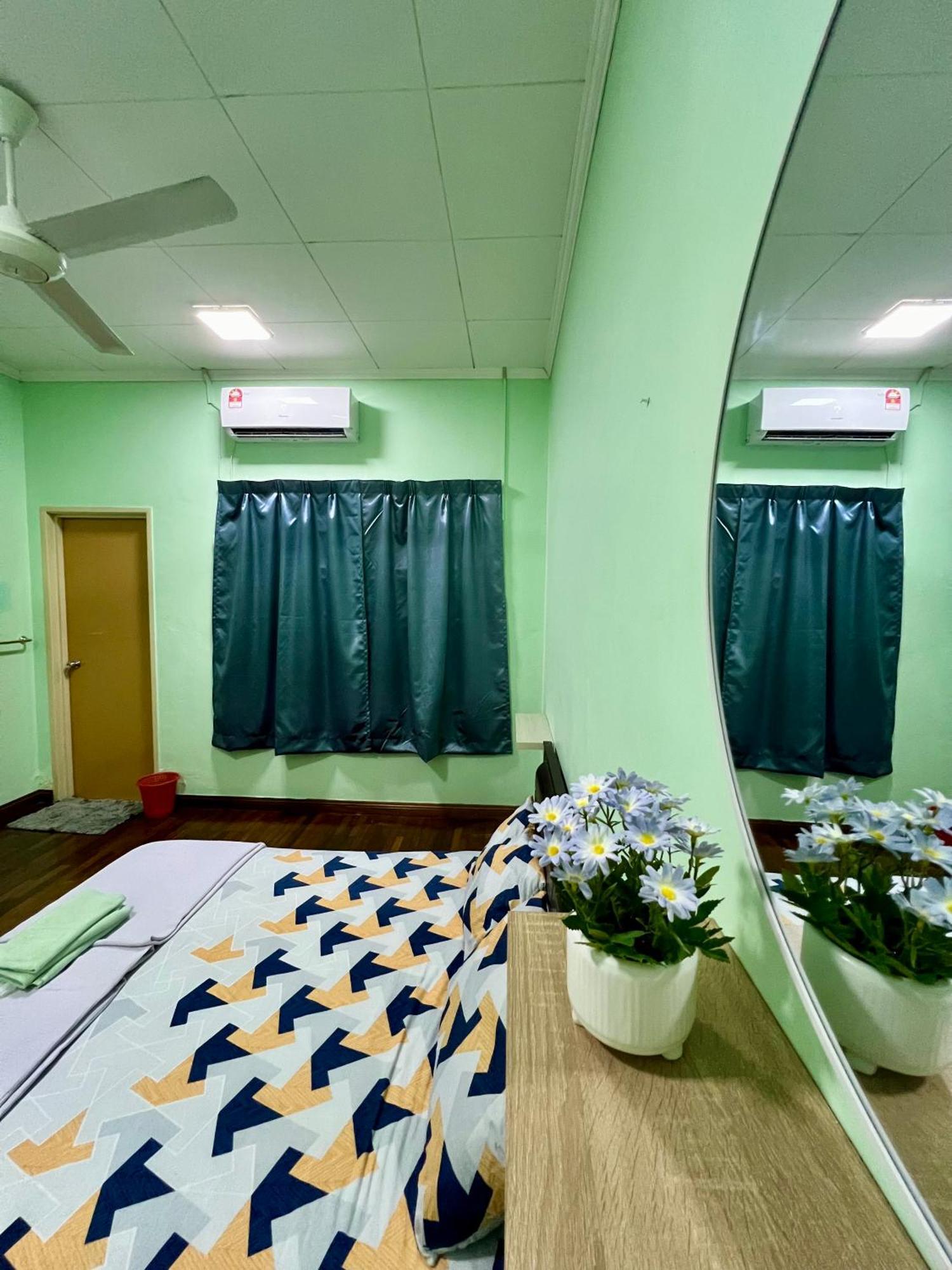 Rini Utama Homestay Skudai Bagian luar foto