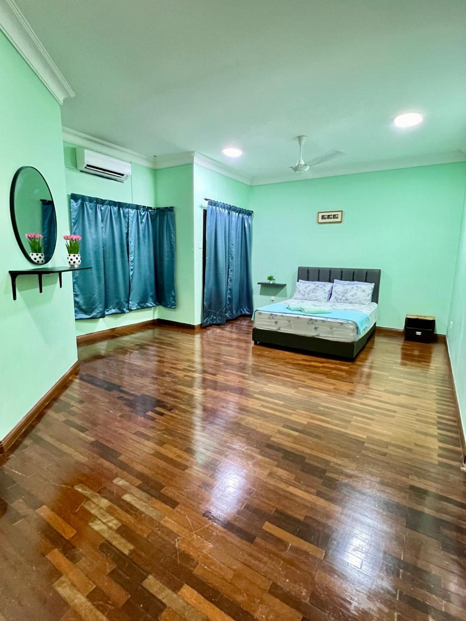 Rini Utama Homestay Skudai Bagian luar foto